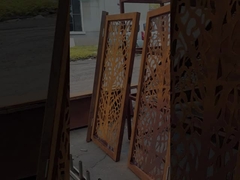 Nuestras puertas están hechas de acero corten- Soluciones duraderas y elegantes de cercas de pantalla